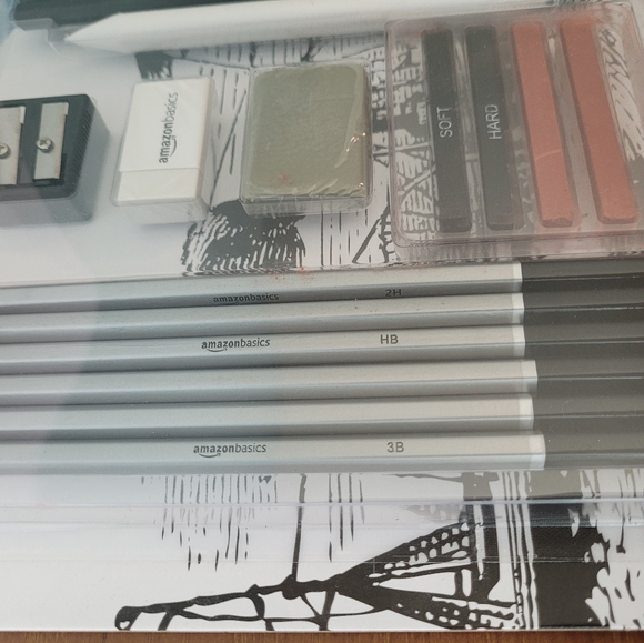 Sketch Drawing Art Pencil Kit, 17 Piece Set Charcoal Black White +Tracing Paper - Picture 4 of 6